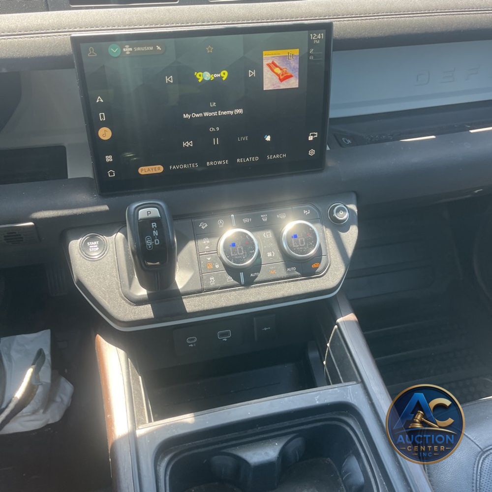 2023 Land Rover Defender 130 SE