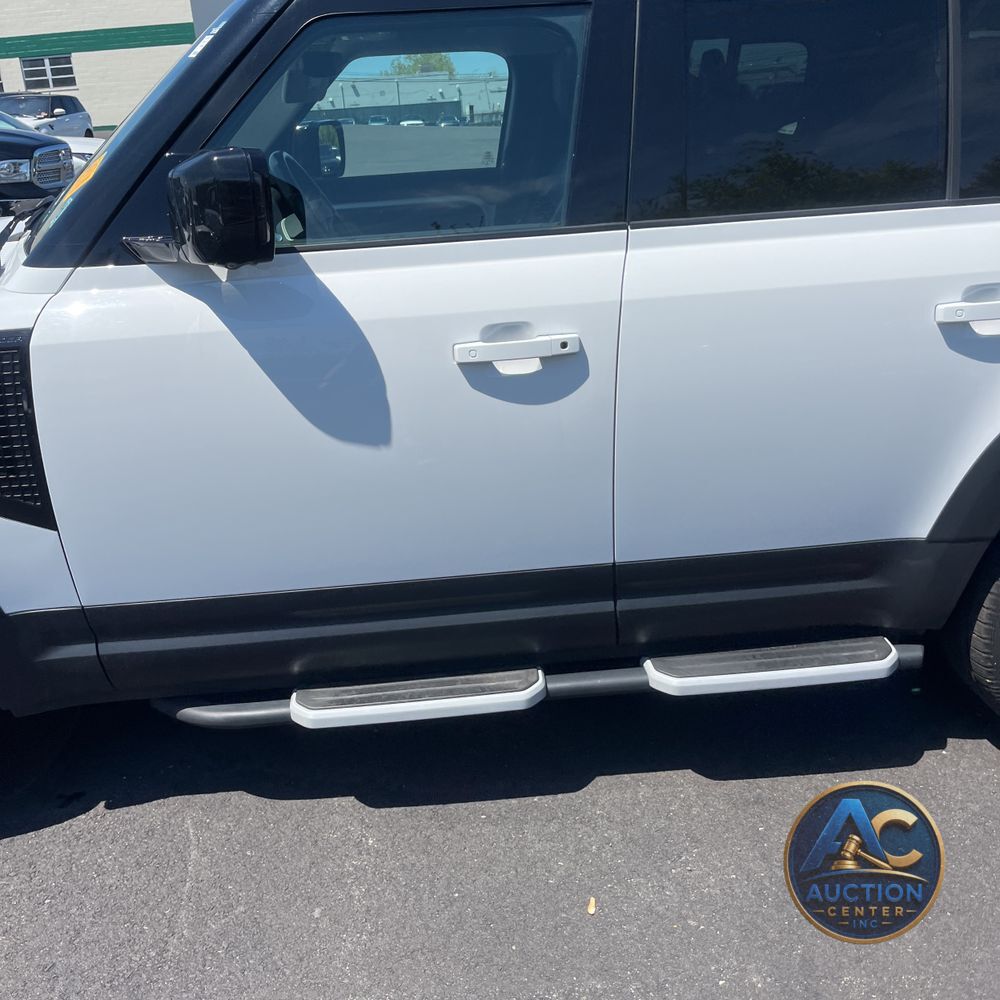 2023 Land Rover Defender 130 SE