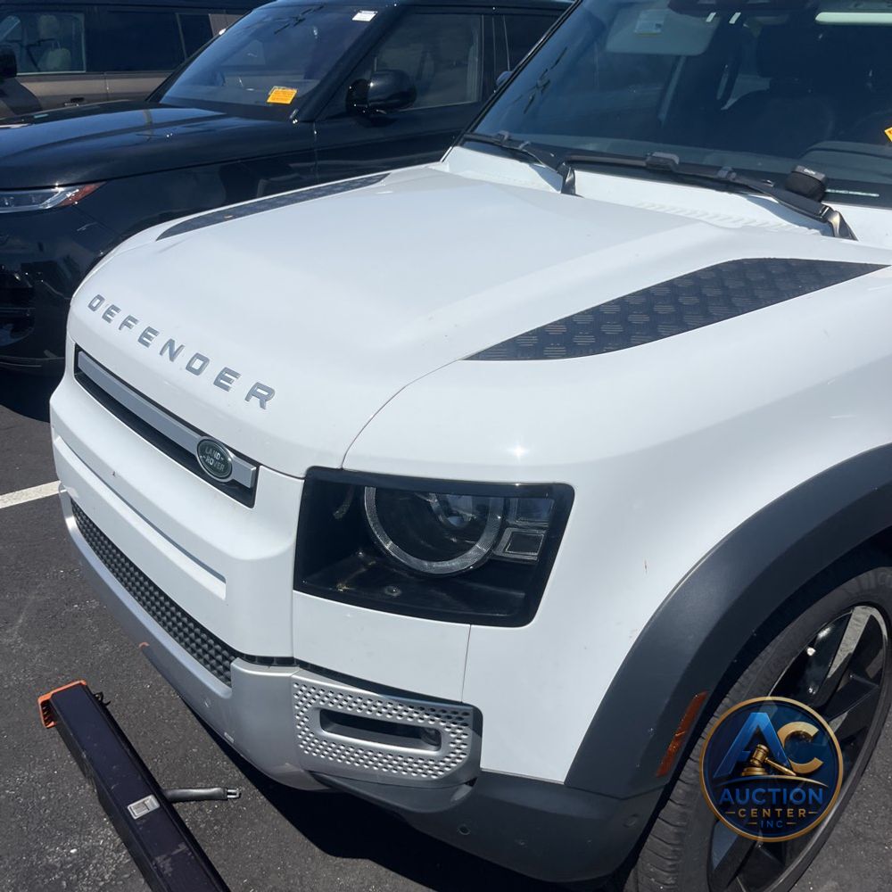 2023 Land Rover Defender 130 SE