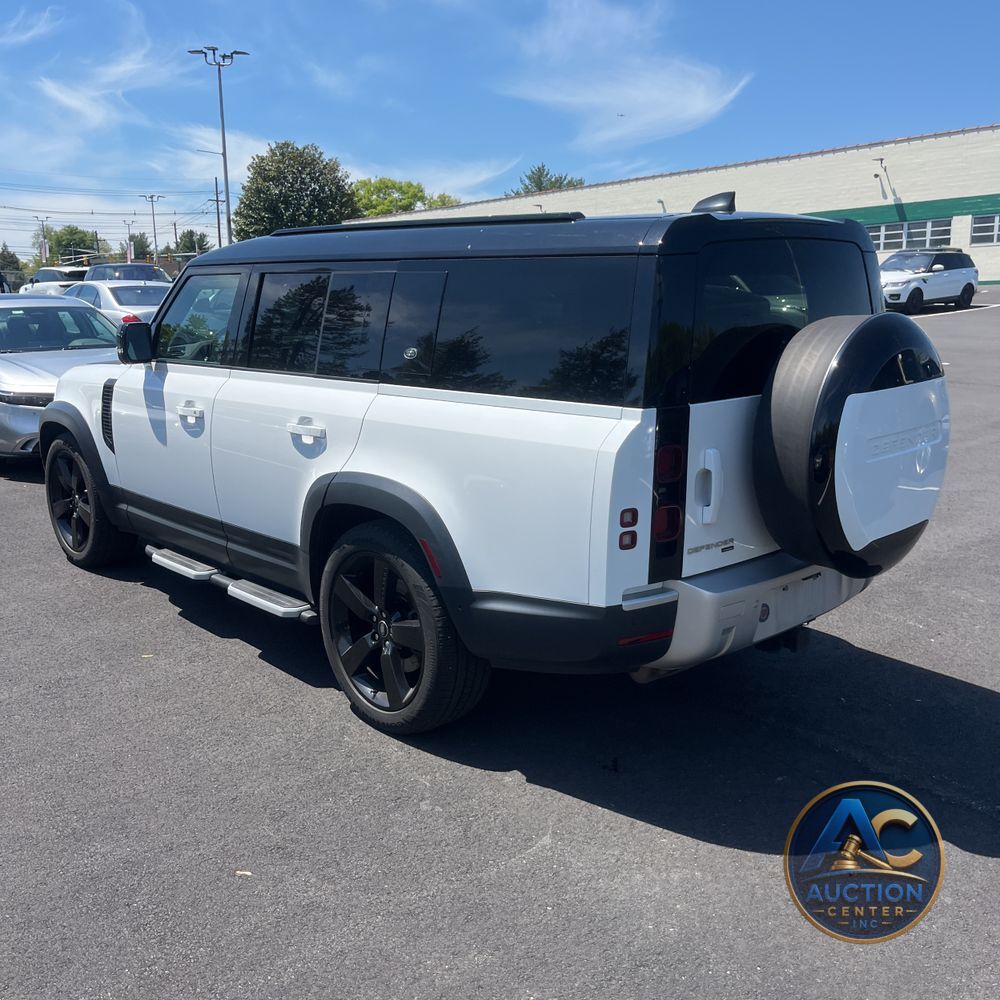 2023 Land Rover Defender 130 SE