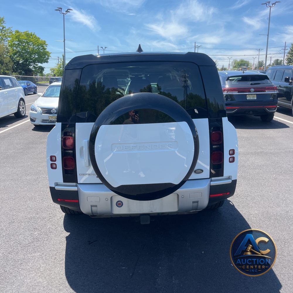 2023 Land Rover Defender 130 SE