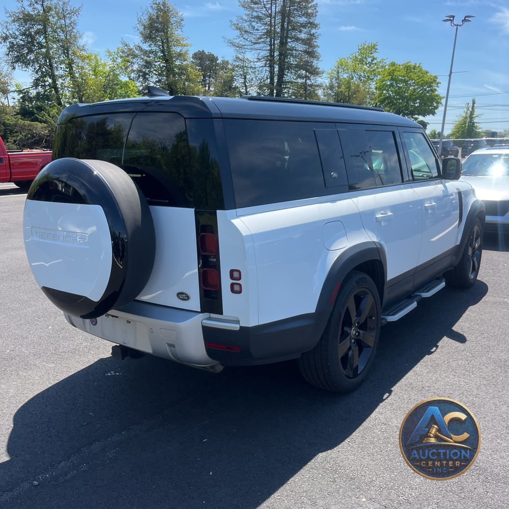 2023 Land Rover Defender 130 SE