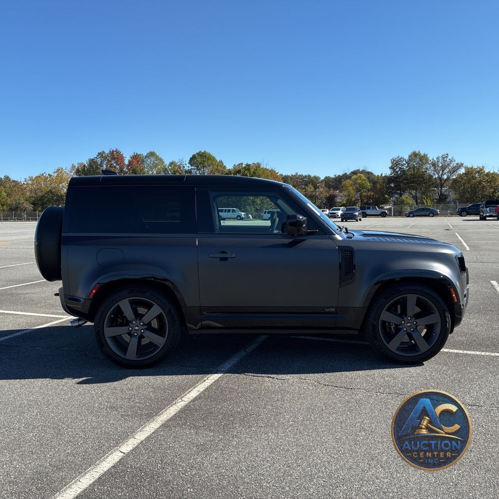 2024 Land Rover Defender 90 Carp Ed V8 P525