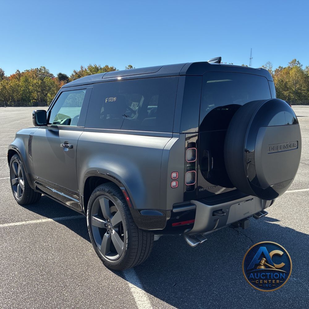 2024 Land Rover Defender 90 Carp Ed V8 P525