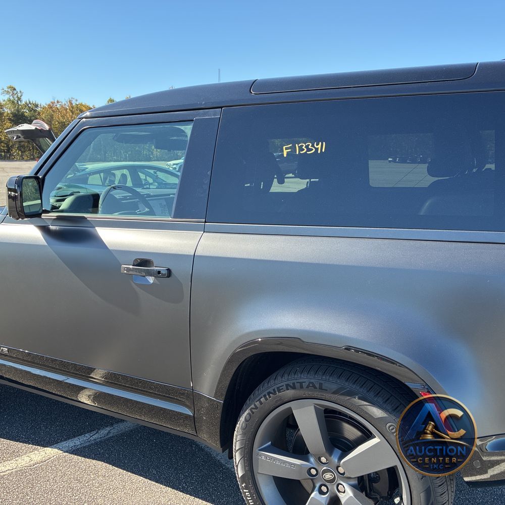 2024 Land Rover Defender 90 Carp Ed V8 P525