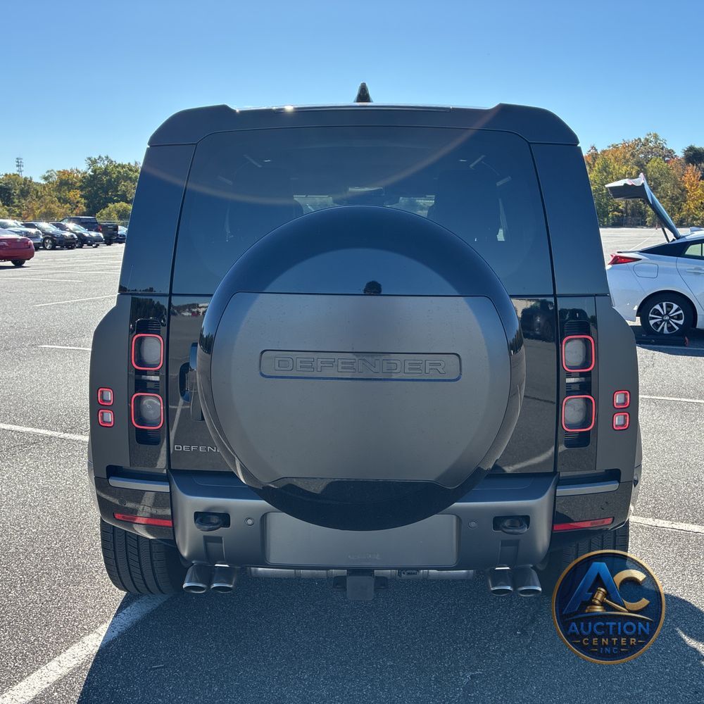 2024 Land Rover Defender 90 Carp Ed V8 P525