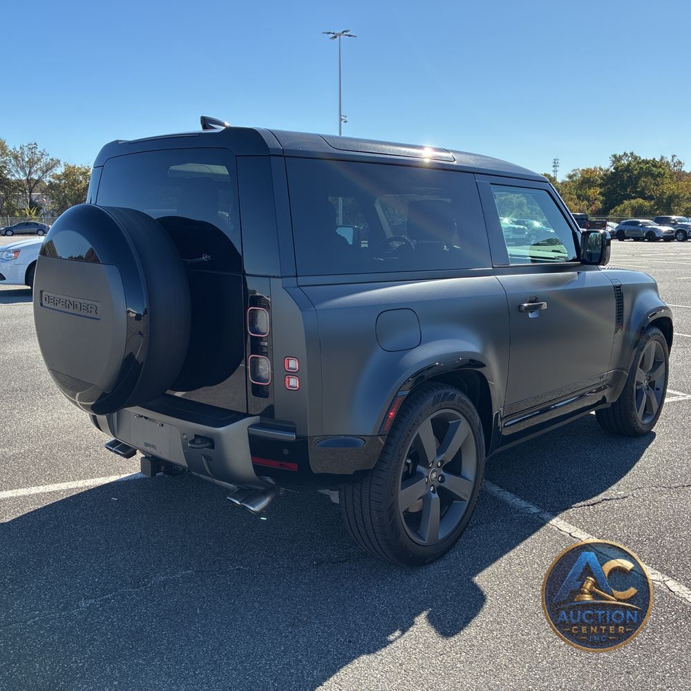 2024 Land Rover Defender 90 Carp Ed V8 P525