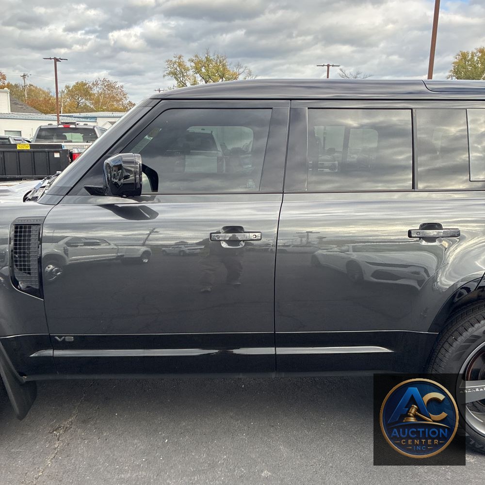 2024 Land Rover Defender 110 Carp Ed V8 P525
