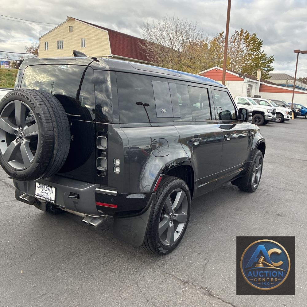 2024 Land Rover Defender 110 Carp Ed V8 P525