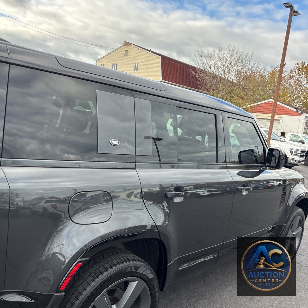 2024 Land Rover Defender 110 Carp Ed V8 P525