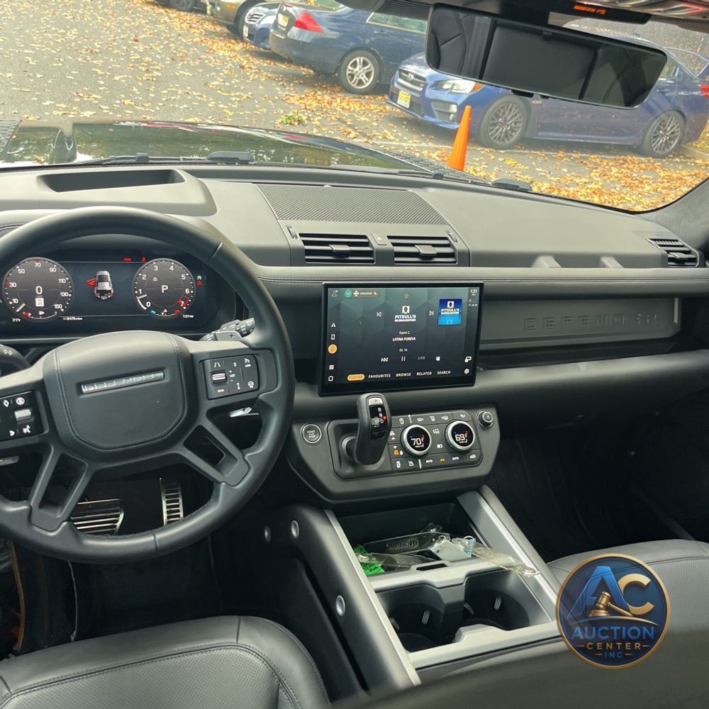 2025 Land Rover Defender 110 V8 P525