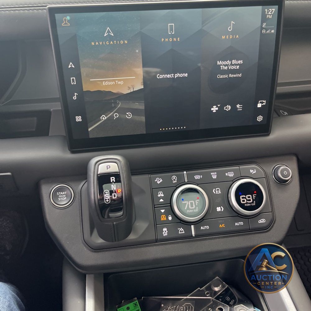 2025 Land Rover Defender 110 V8 P525