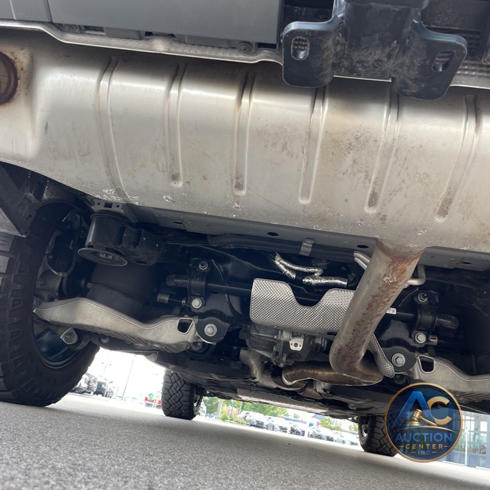 2024 Land Rover Defender 130 Outbound P400