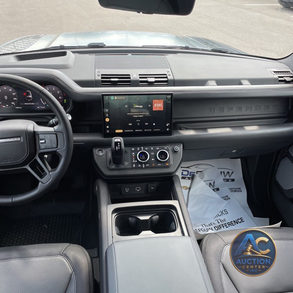 2024 Land Rover Defender 130 Outbound P400
