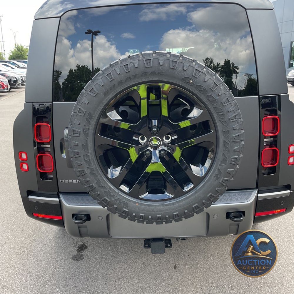 2024 Land Rover Defender 130 Outbound P400