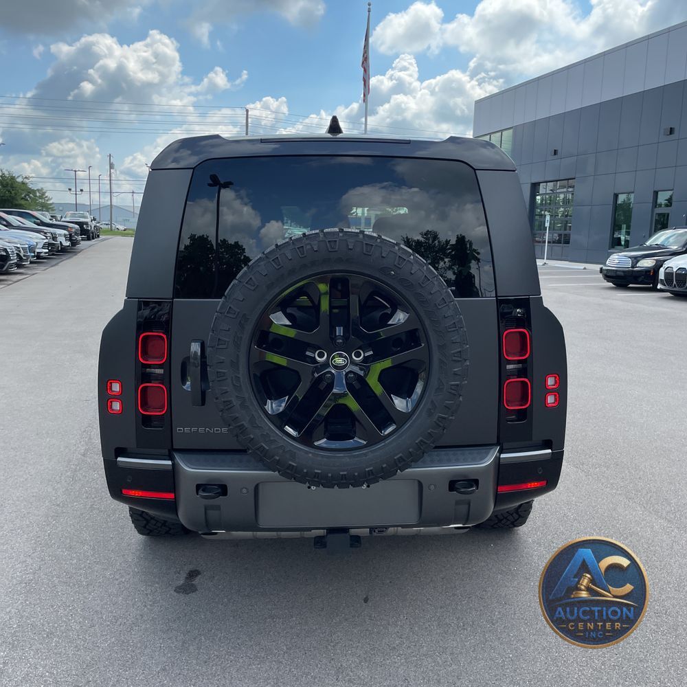 2024 Land Rover Defender 130 Outbound P400
