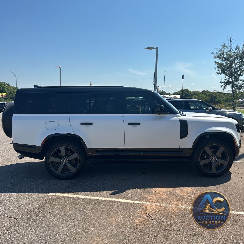 2025 Land Rover Defender 130 V8 P500