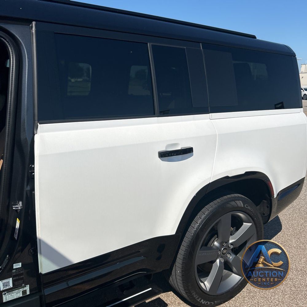 2025 Land Rover Defender 130 V8 P500