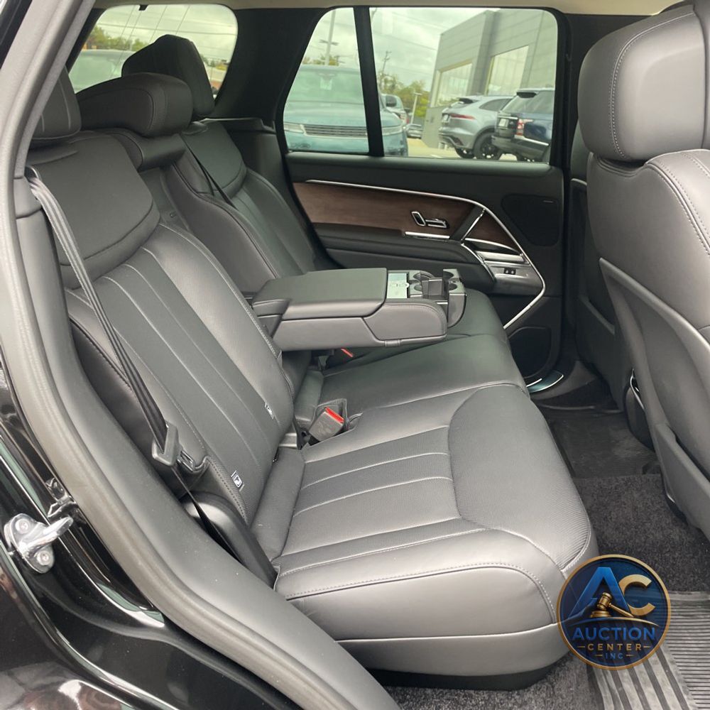 2025 Land Rover Range Rover SE P530