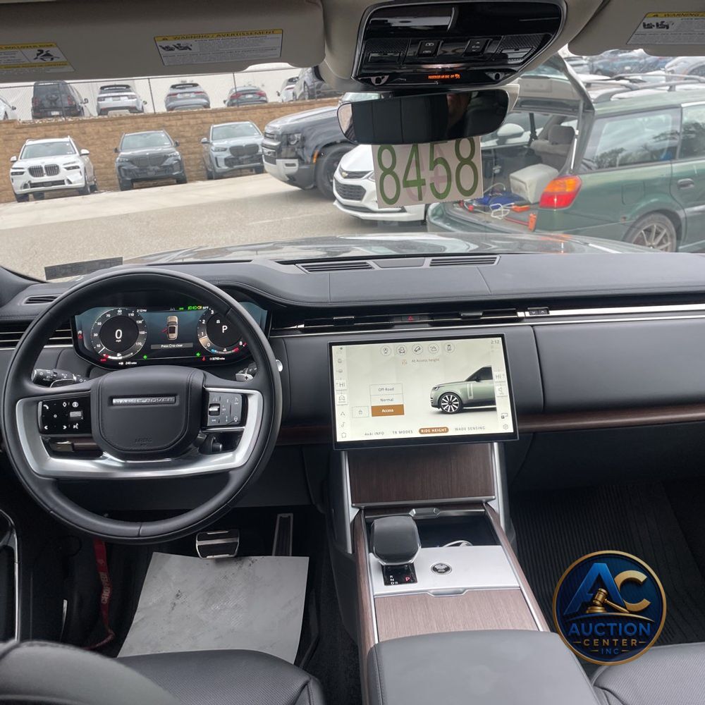 2025 Land Rover Range Rover SE P530