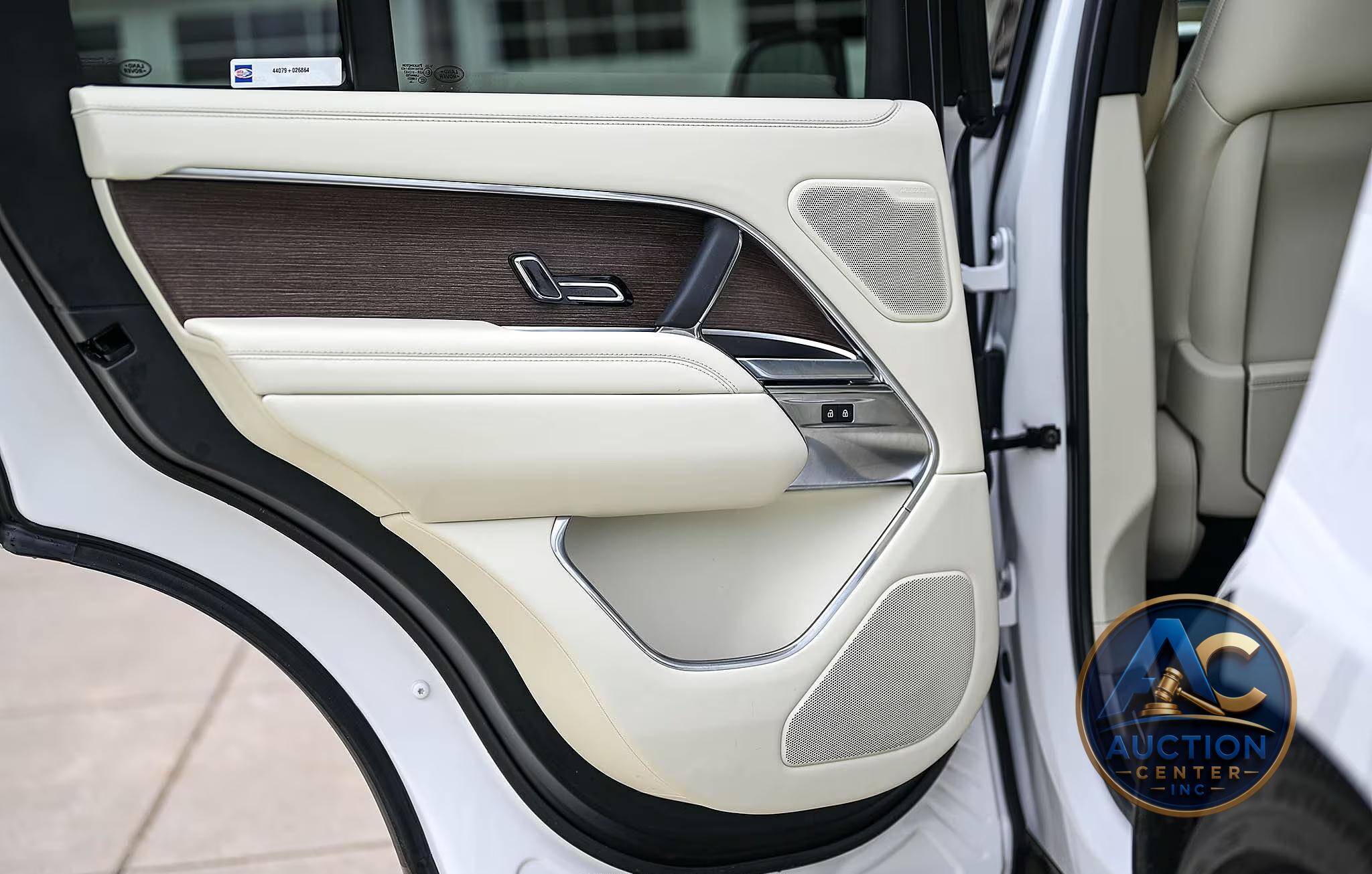 2025 Land Rover Range Rover SE P530