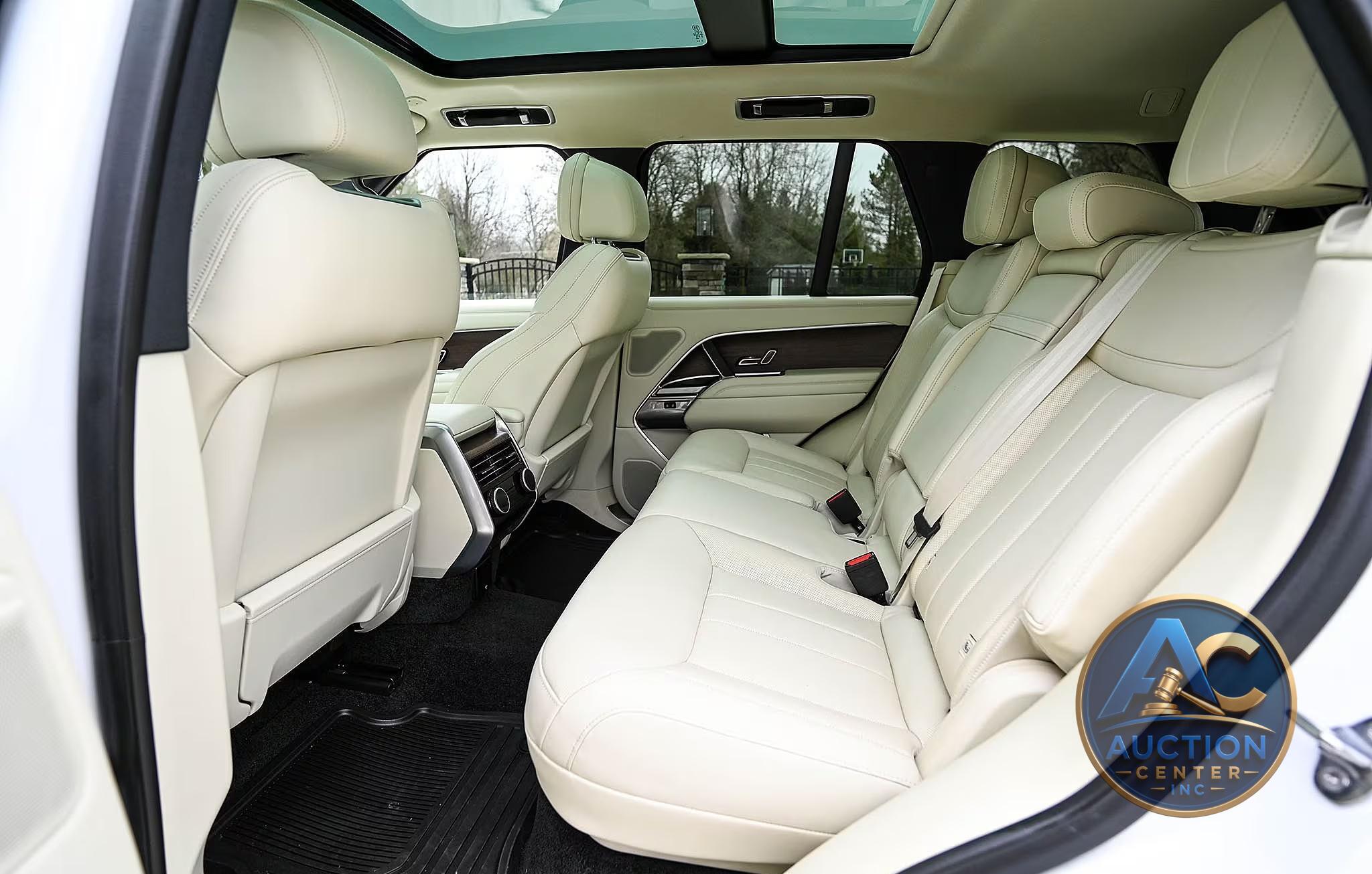 2025 Land Rover Range Rover SE P530