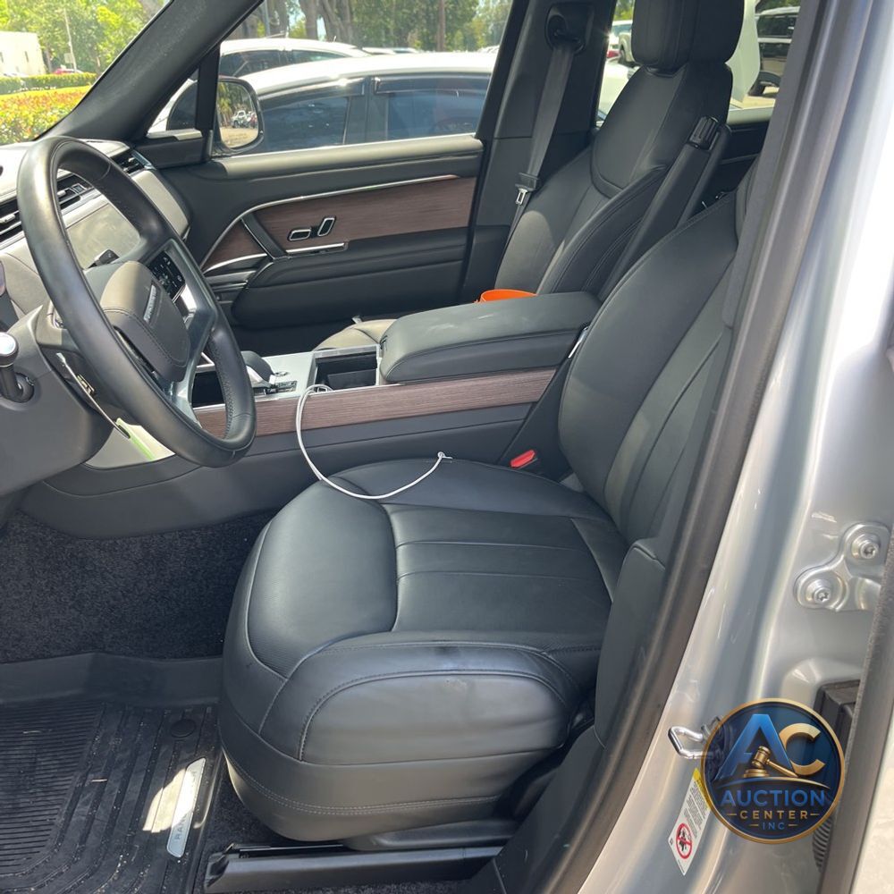 2025 Land Rover Range Rover P400 SE