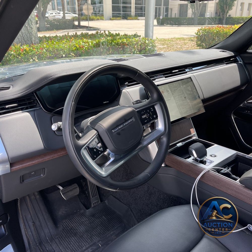 2025 Land Rover Range Rover P400 SE