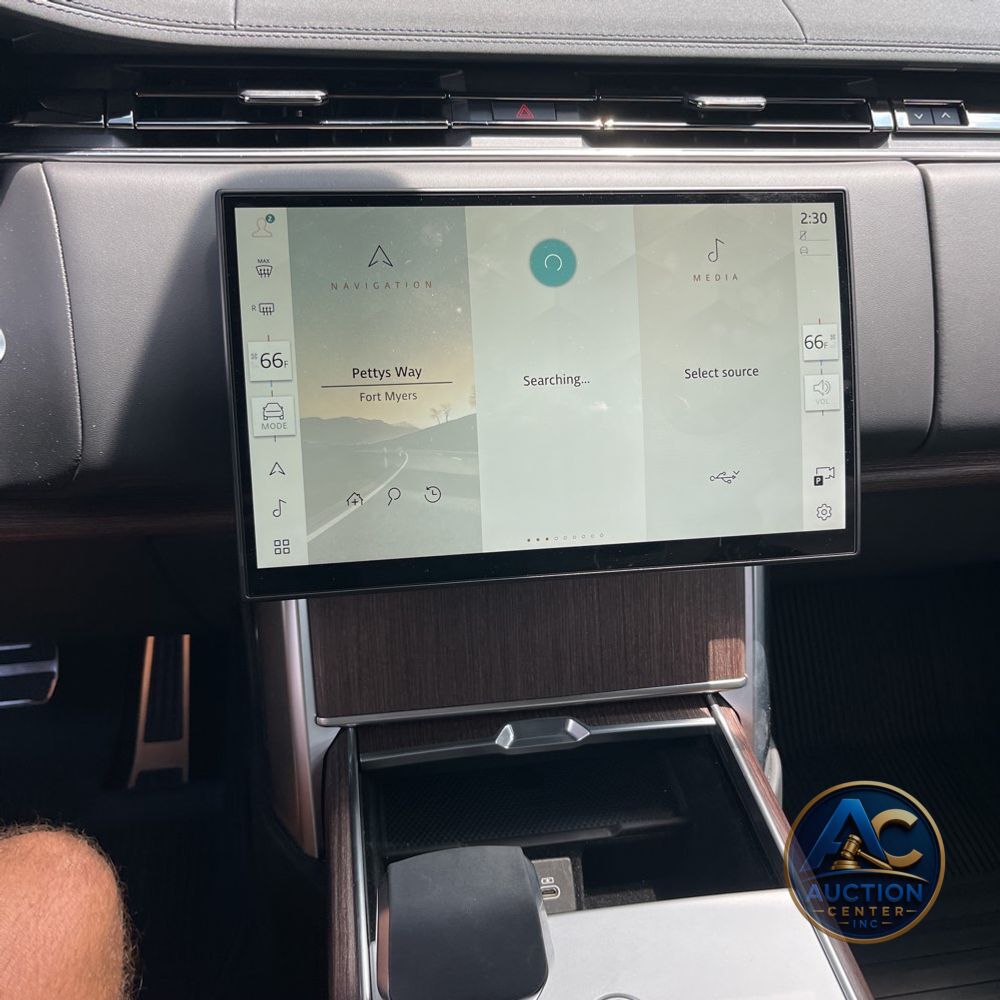 2025 Land Rover Range Rover P400 SE