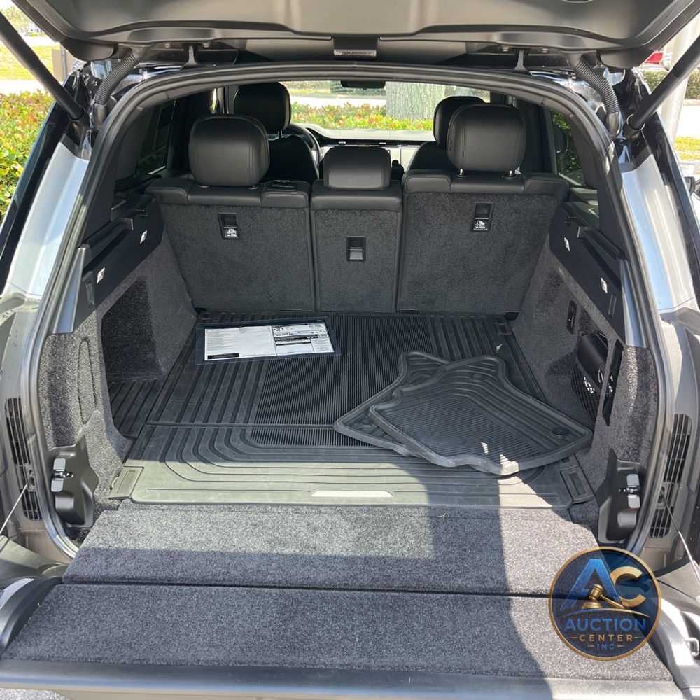 2025 Land Rover Range Rover P400 SE