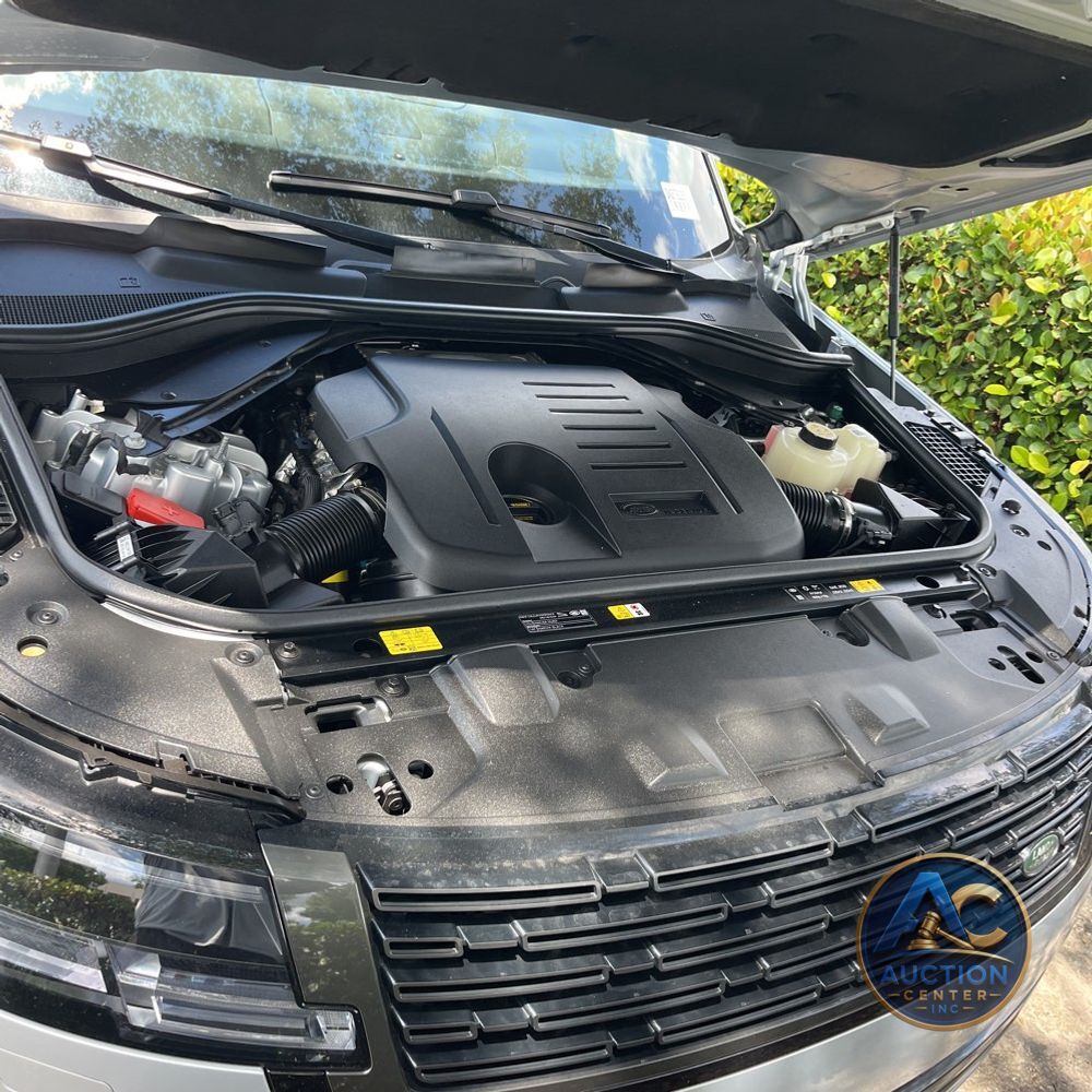 2025 Land Rover Range Rover P400 SE