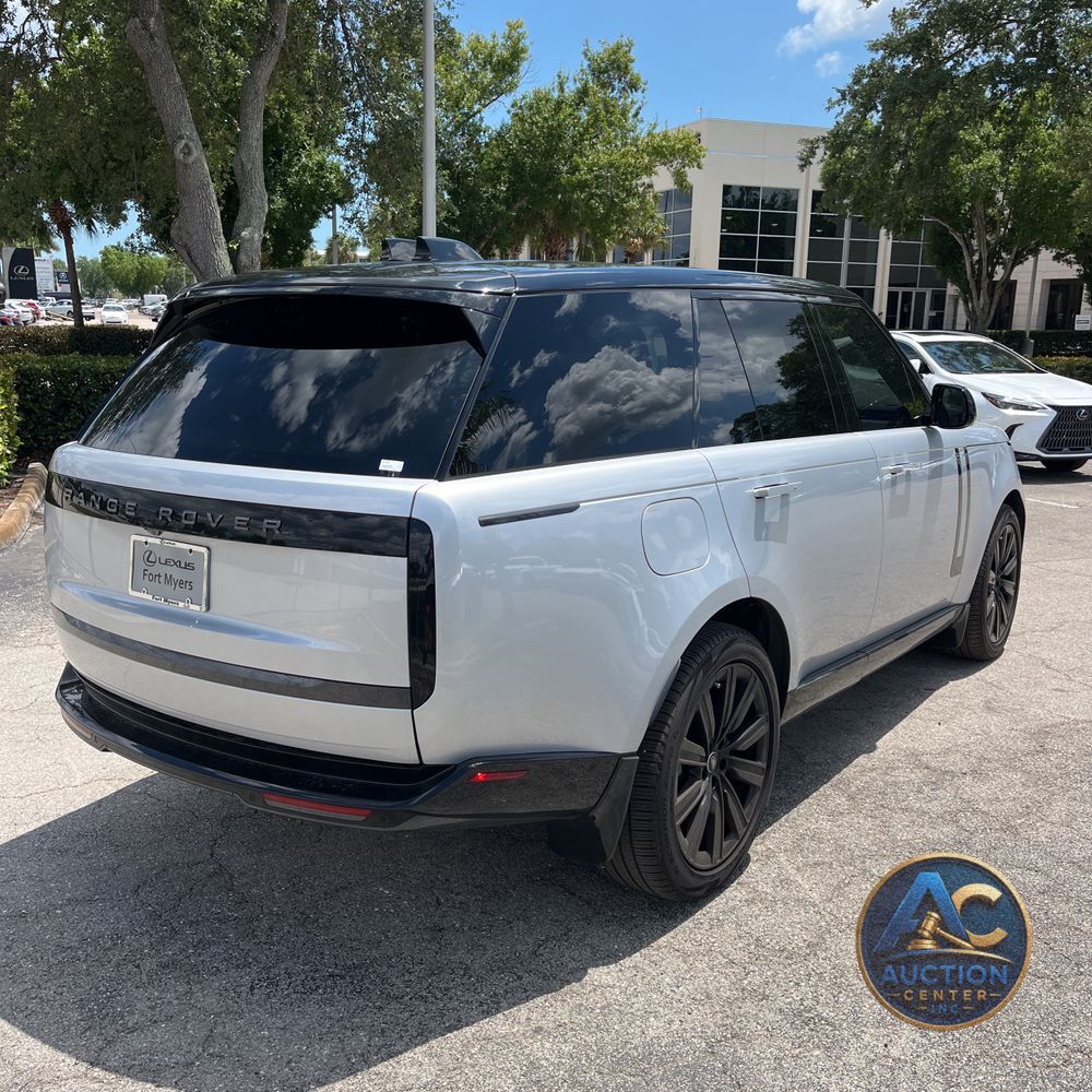 2025 Land Rover Range Rover P400 SE
