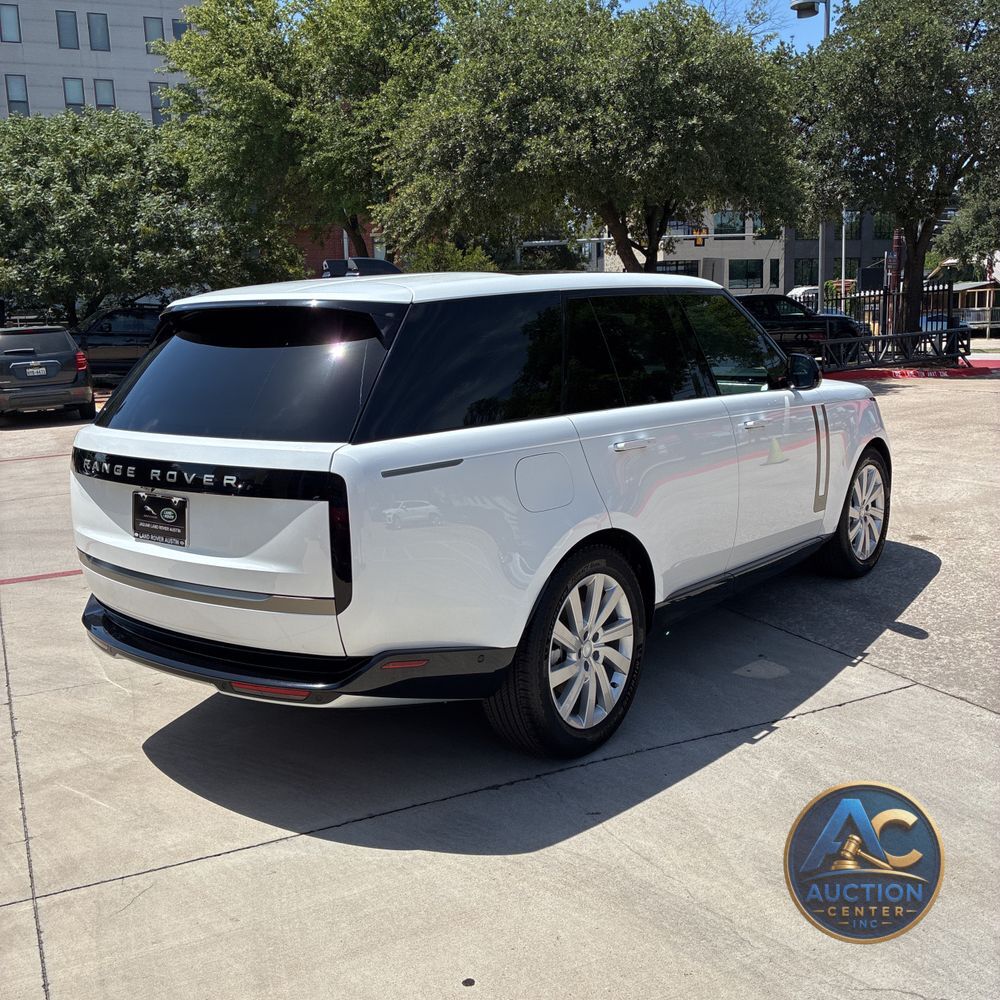 2024 Land Rover Range Rover SE P400