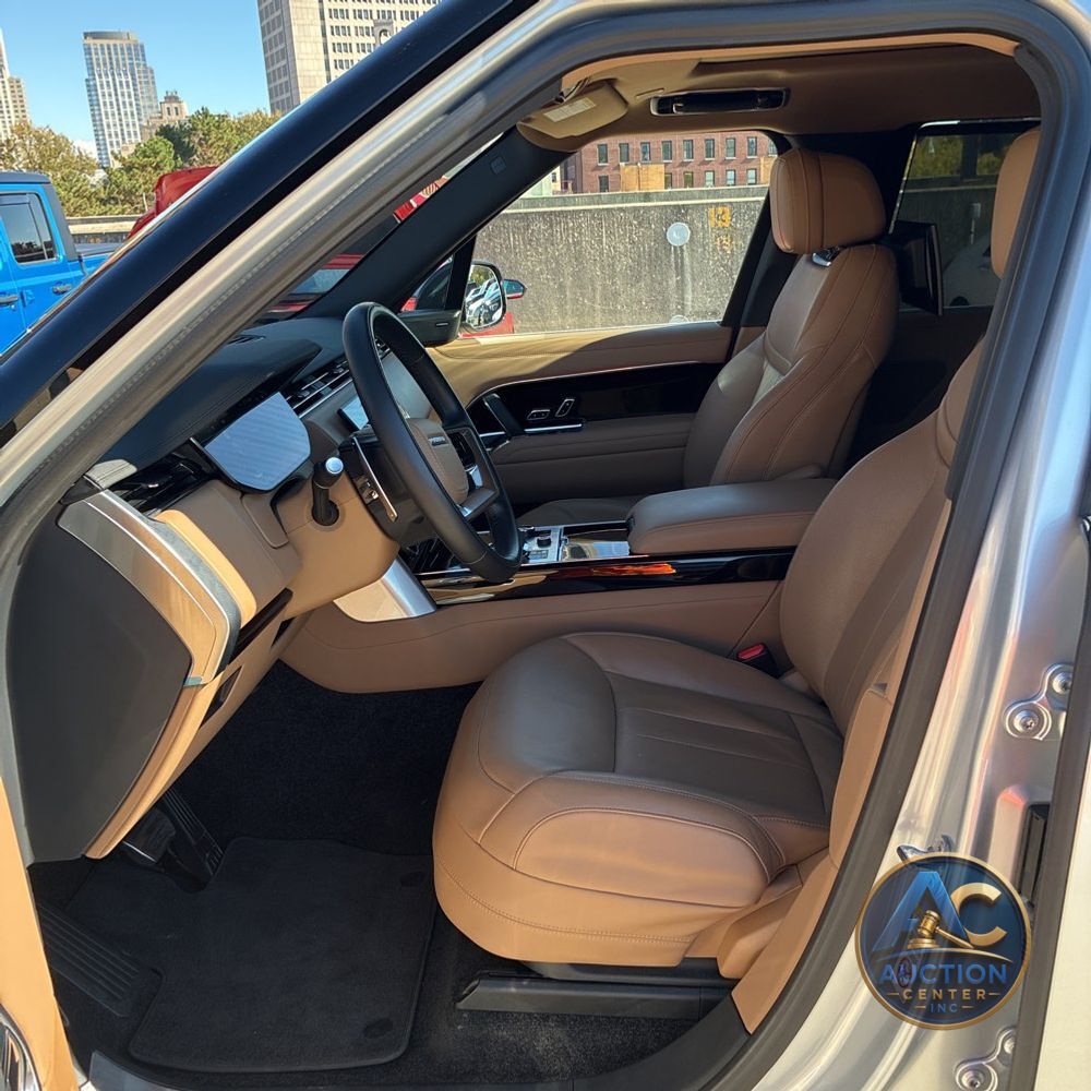 2023 Land Rover Range Rover P530 SE LWB
