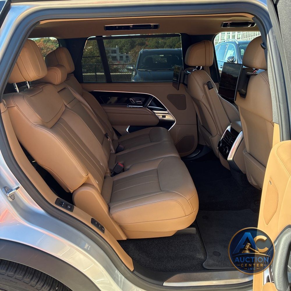 2023 Land Rover Range Rover P530 SE LWB