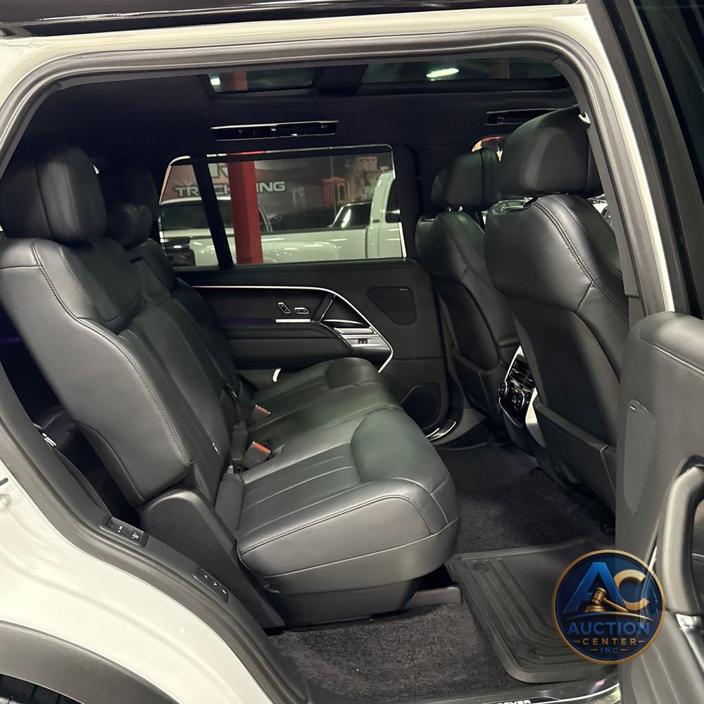 2023 Land Rover Range Rover P530 SE LWB