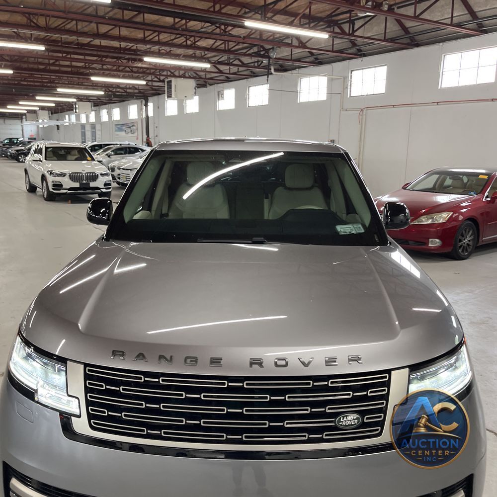 2024 Land Rover Range Rover P400 SE LWB