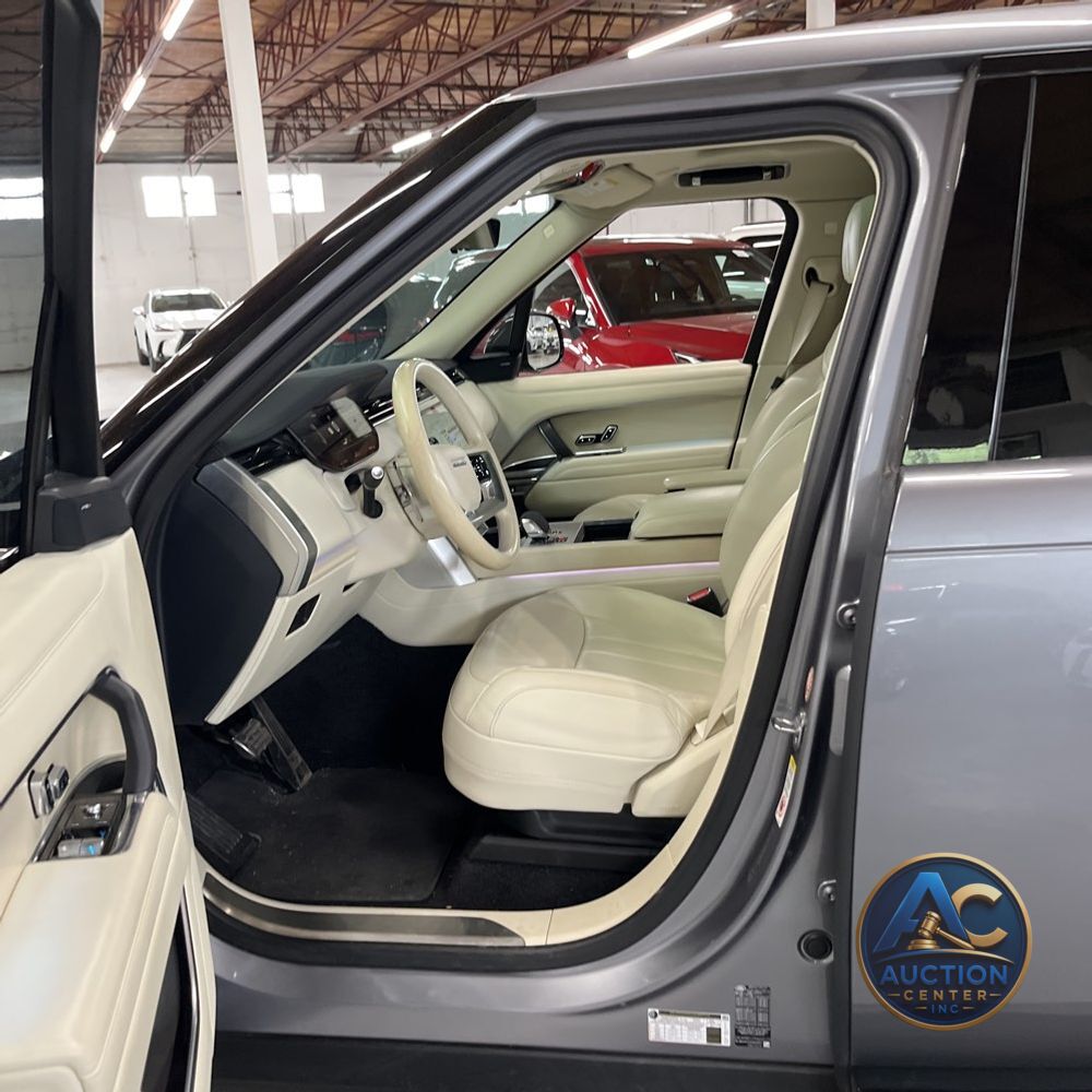 2024 Land Rover Range Rover P400 SE LWB