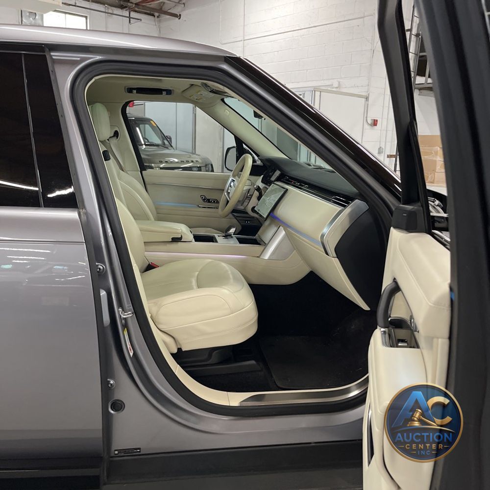 2024 Land Rover Range Rover P400 SE LWB
