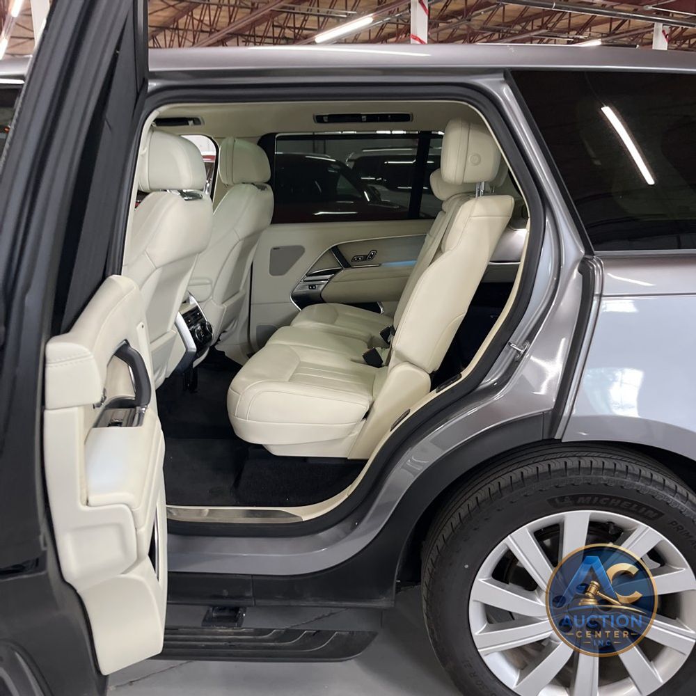 2024 Land Rover Range Rover P400 SE LWB