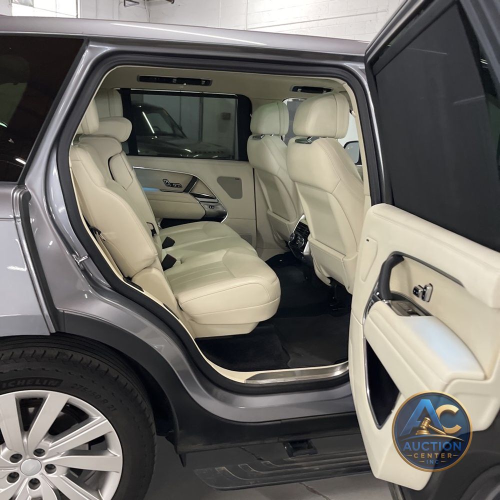 2024 Land Rover Range Rover P400 SE LWB