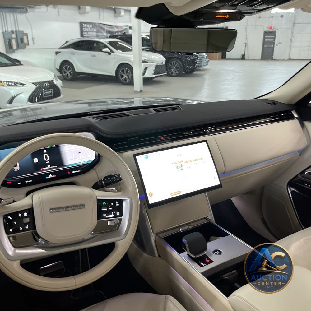 2024 Land Rover Range Rover P400 SE LWB