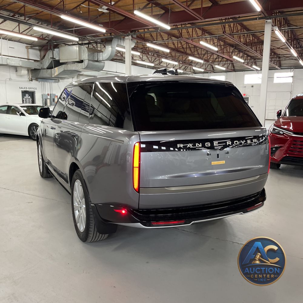 2024 Land Rover Range Rover P400 SE LWB