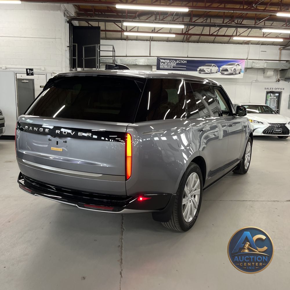 2024 Land Rover Range Rover P400 SE LWB