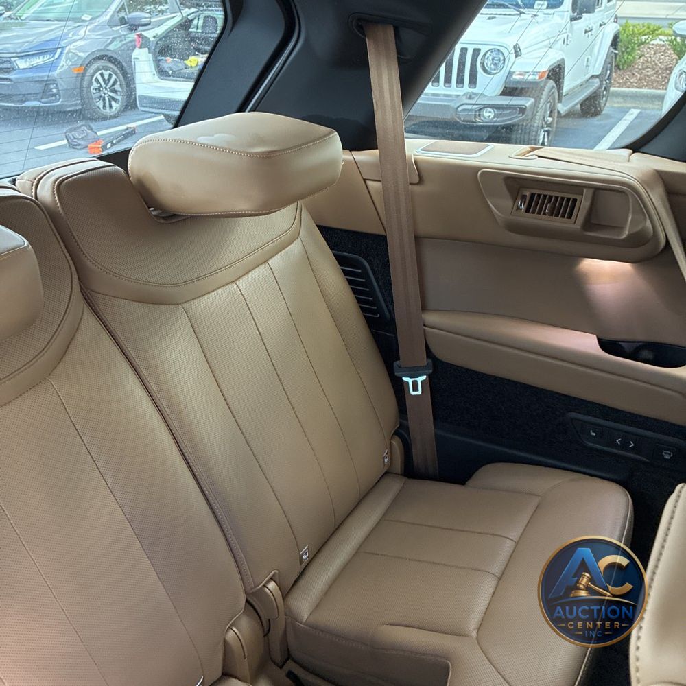 2025 Land Rover Range Rover P400 SE LWB