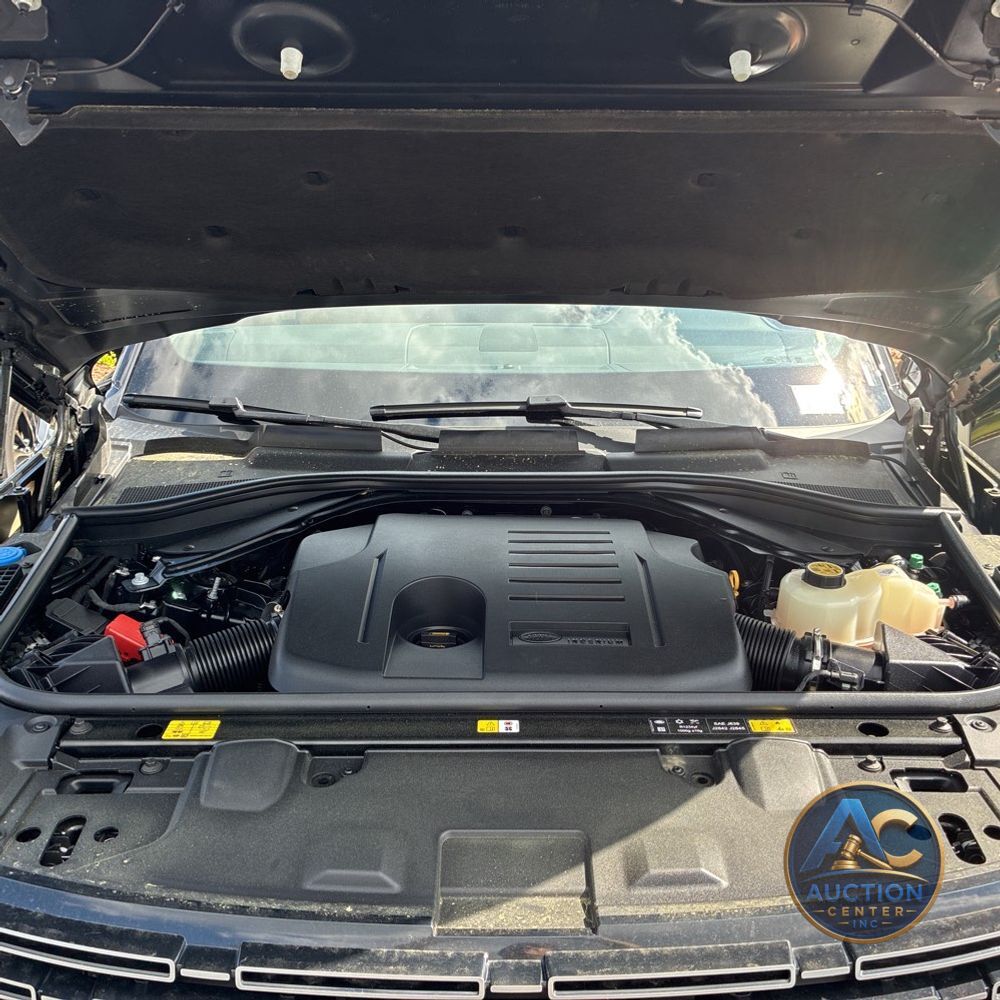 2025 Land Rover Range Rover P400 SE LWB