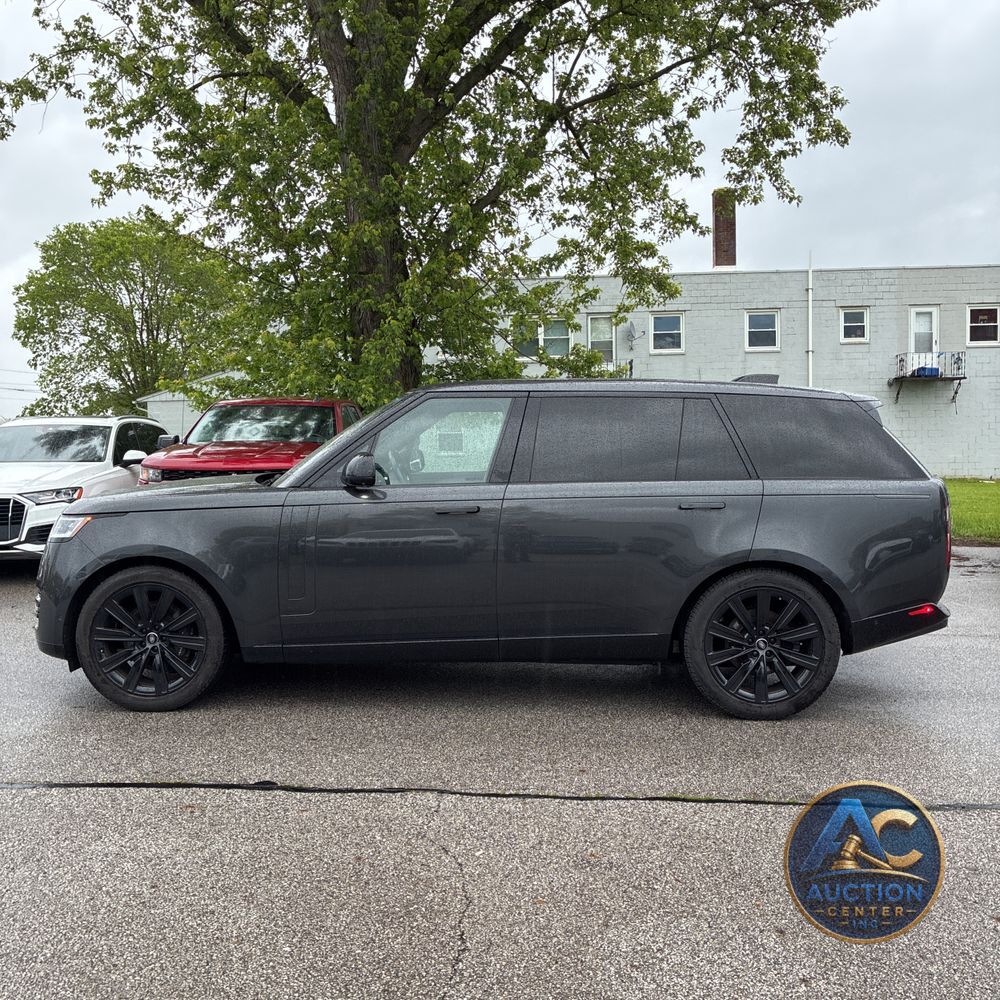 2023 Land Rover Range Rover P400 SE LWB