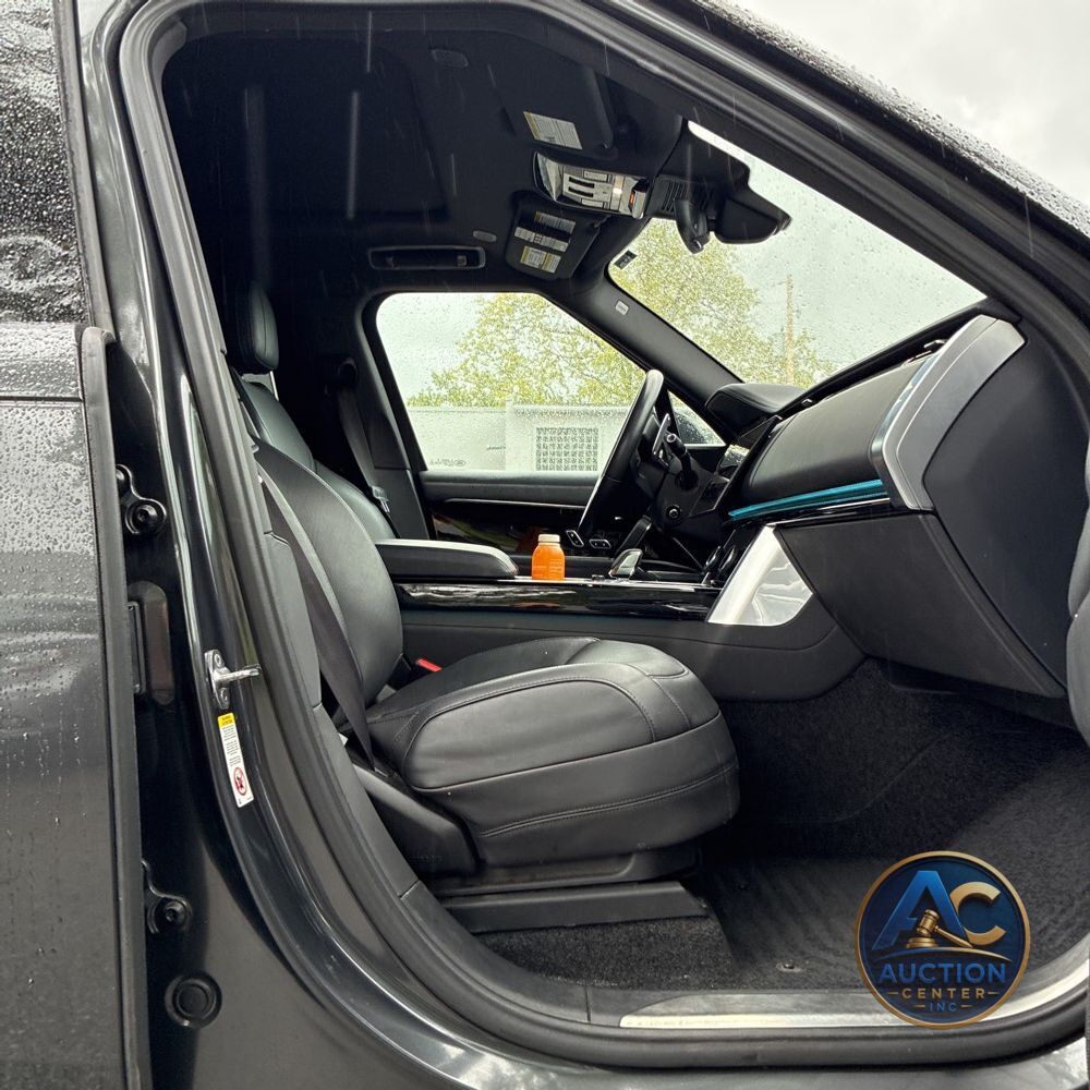 2023 Land Rover Range Rover P400 SE LWB