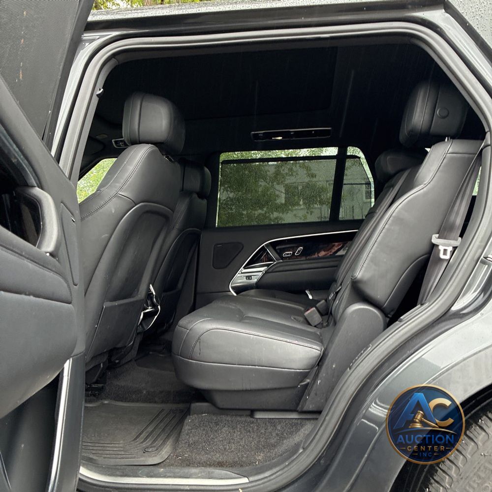2023 Land Rover Range Rover P400 SE LWB