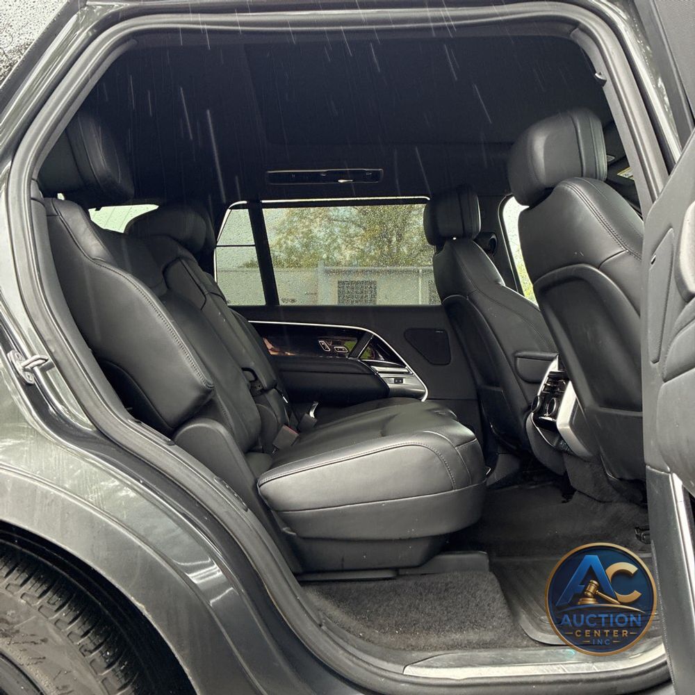 2023 Land Rover Range Rover P400 SE LWB